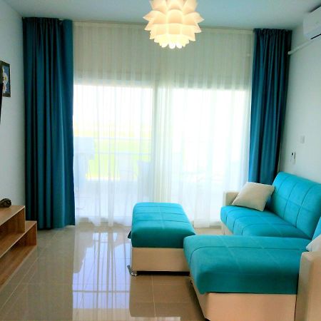 Blue Apartment In 5* Ceasar Resort Trikomo Ngoại thất bức ảnh