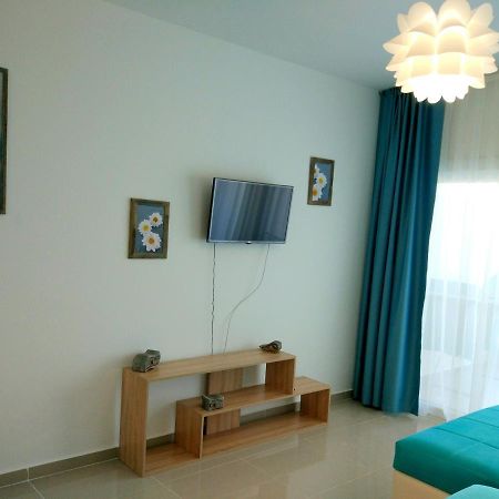 Blue Apartment In 5* Ceasar Resort Trikomo Ngoại thất bức ảnh
