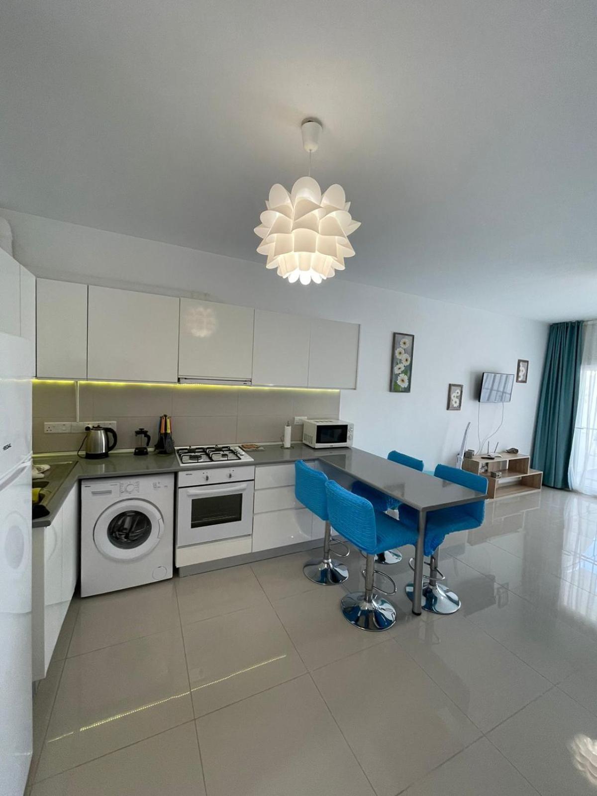 Blue Apartment In 5* Ceasar Resort Trikomo Ngoại thất bức ảnh