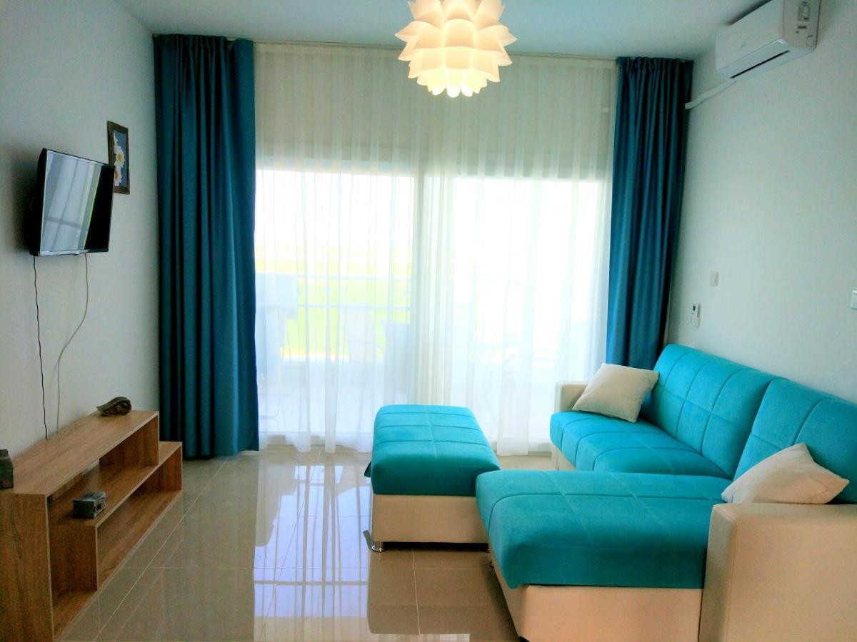 Blue Apartment In 5* Ceasar Resort Trikomo Ngoại thất bức ảnh