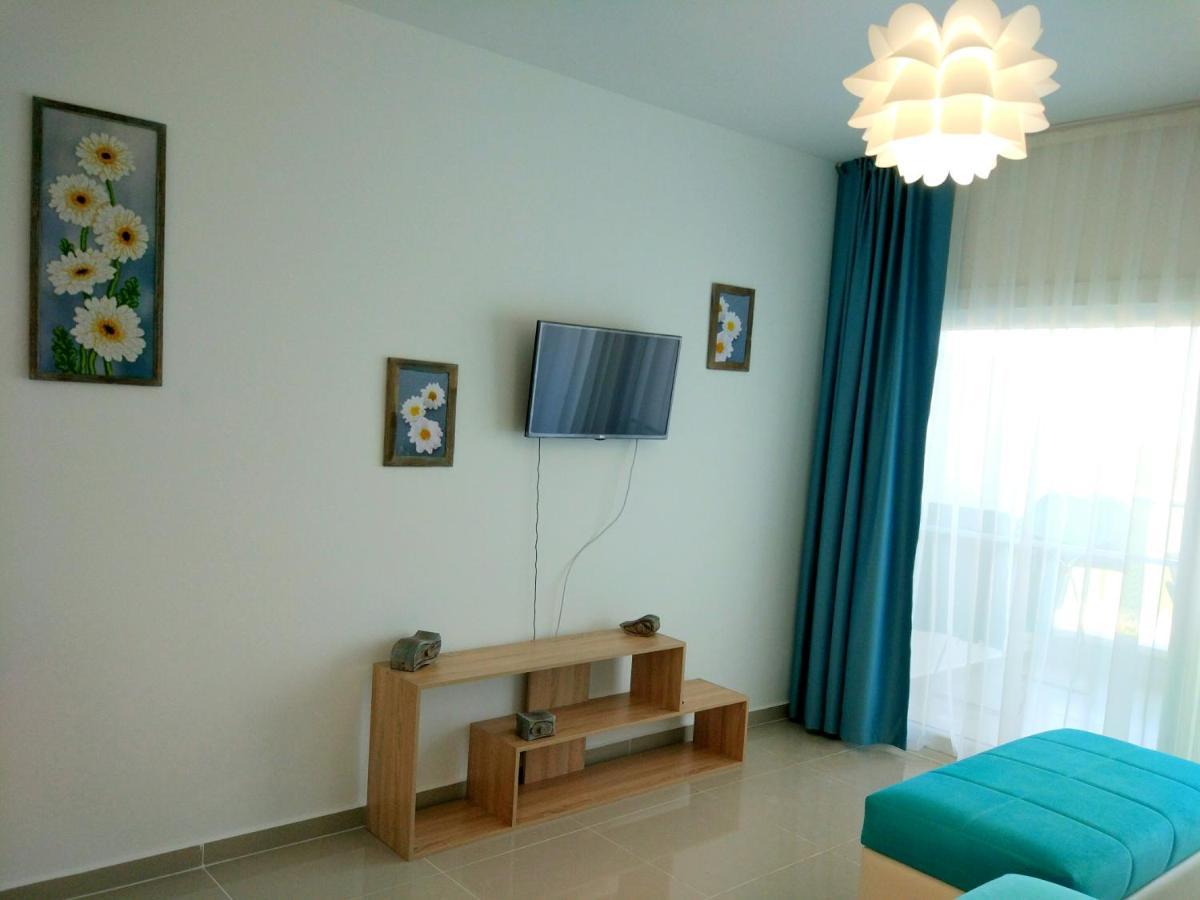 Blue Apartment In 5* Ceasar Resort Trikomo Ngoại thất bức ảnh